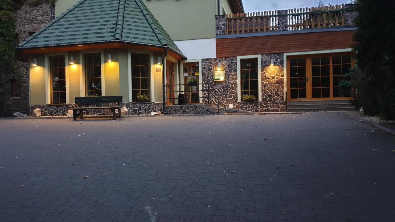 ForRest hotel Chomutov Eksteriør bilde