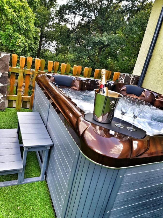 ForRest hotel Chomutov Eksteriør bilde