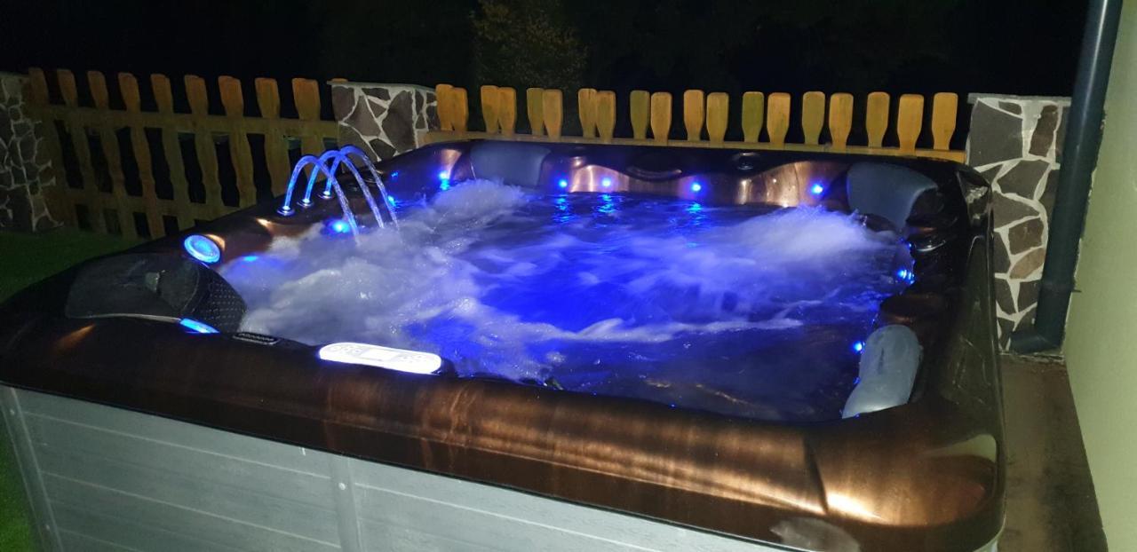 ForRest hotel Chomutov Eksteriør bilde