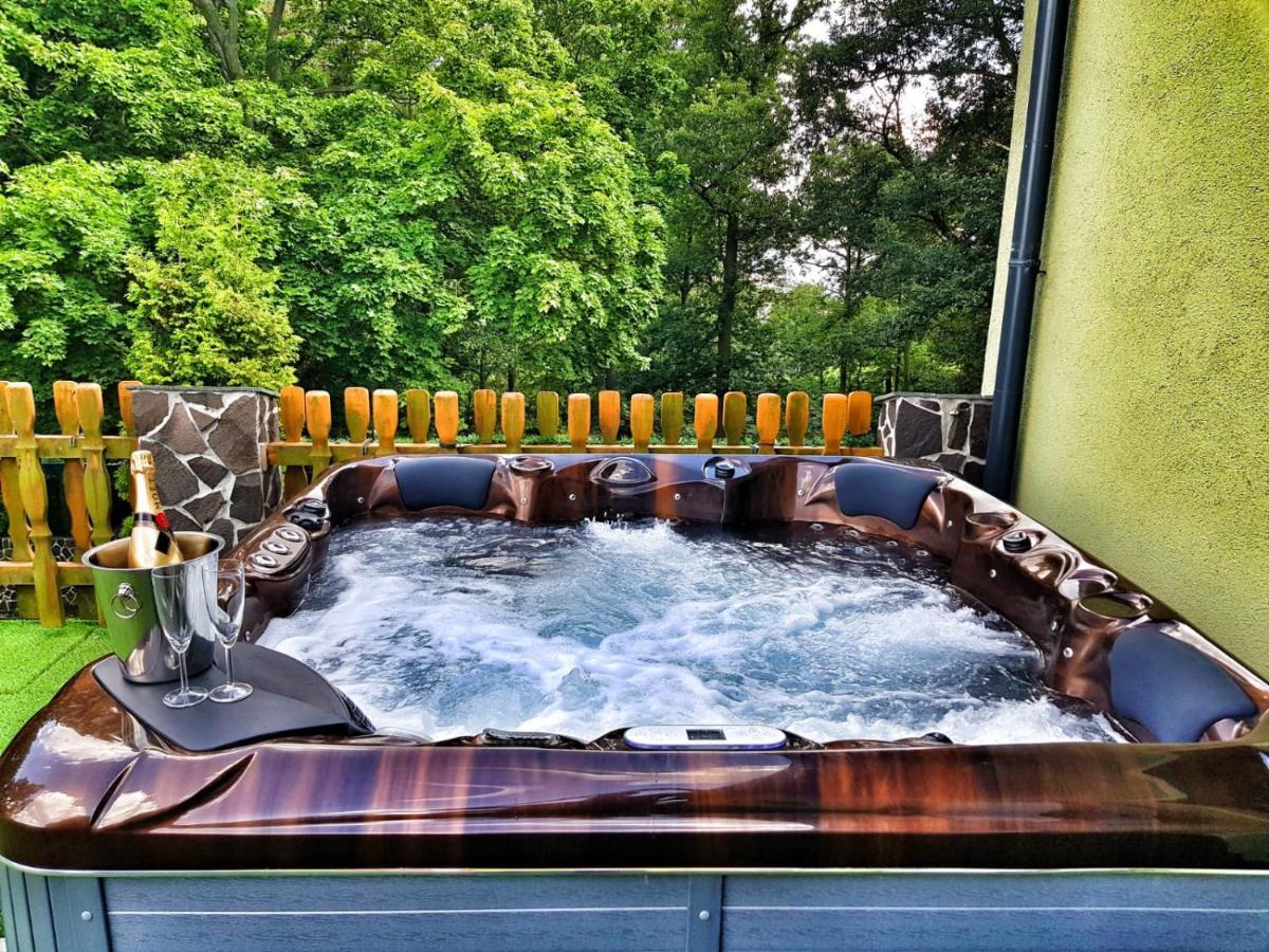 ForRest hotel Chomutov Eksteriør bilde