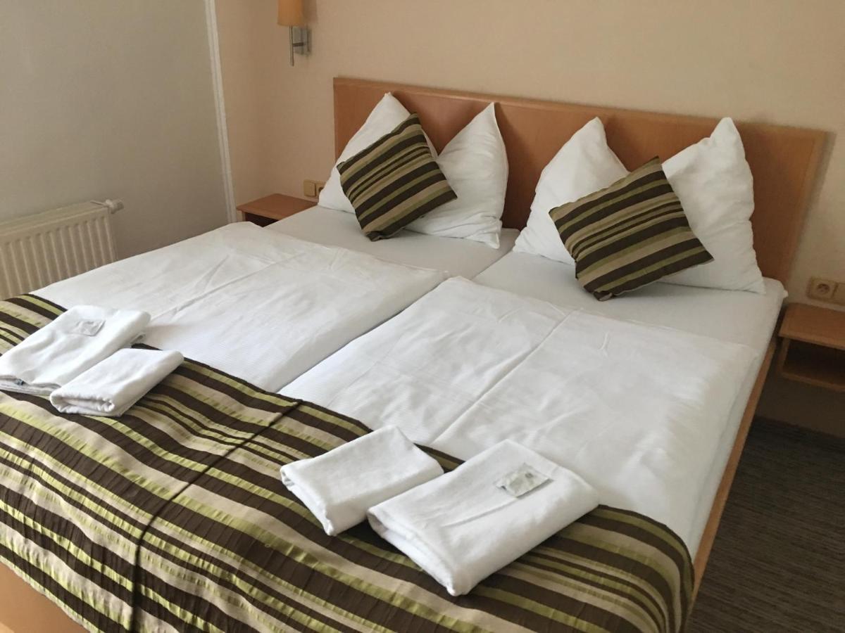 ForRest hotel Chomutov Eksteriør bilde