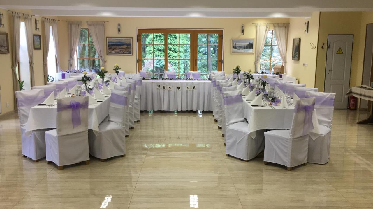 ForRest hotel Chomutov Eksteriør bilde