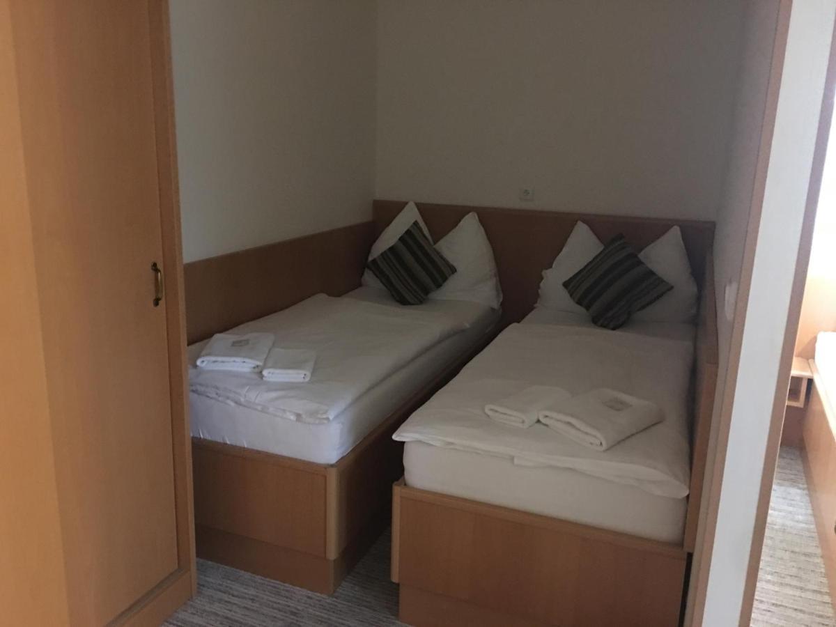 ForRest hotel Chomutov Eksteriør bilde