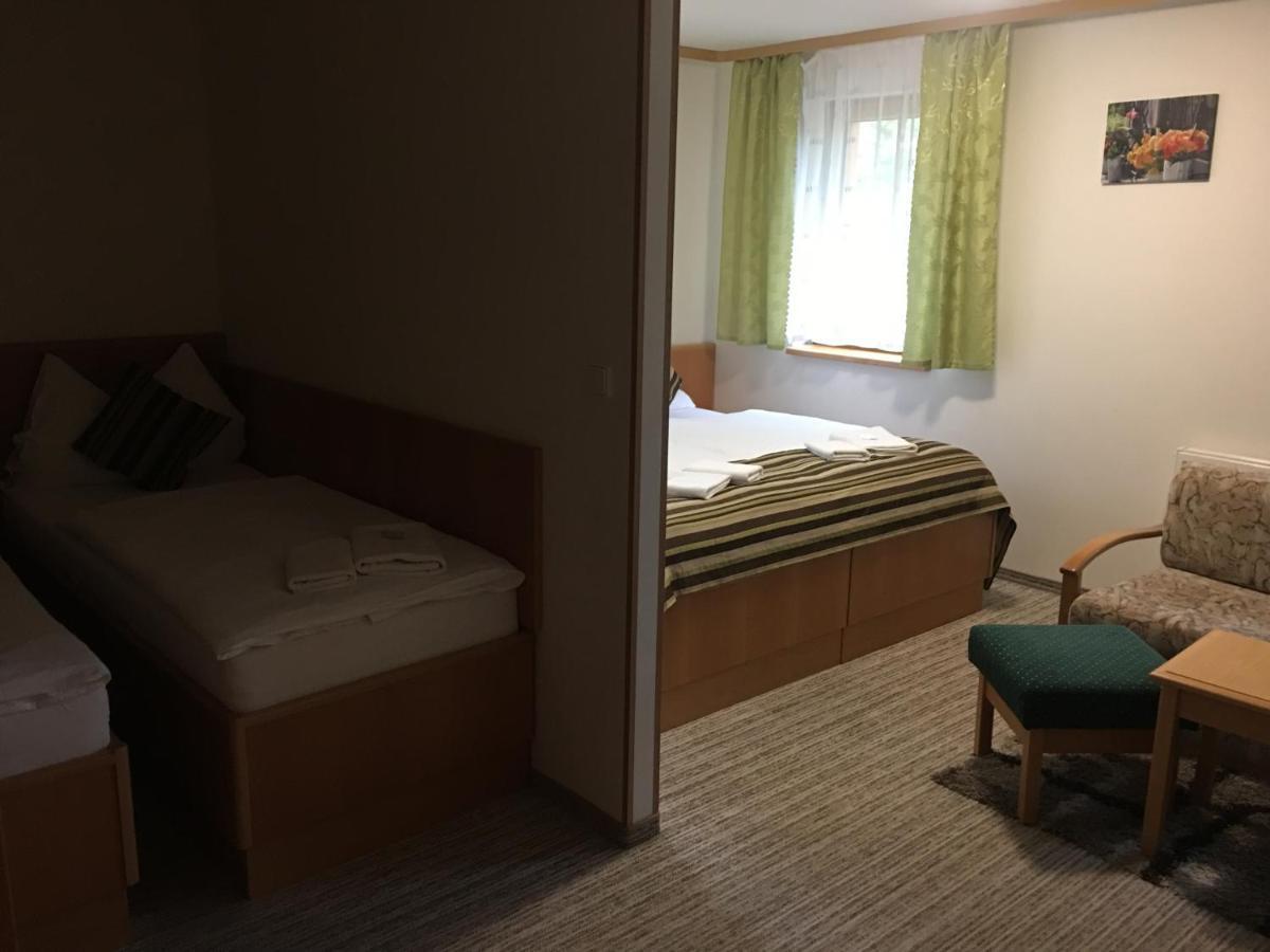 ForRest hotel Chomutov Eksteriør bilde